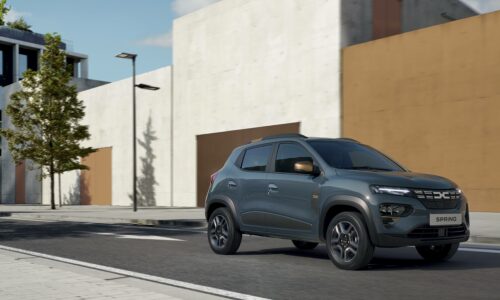 DACIA’DA ELEKTRİK DEVRİMİNİ BAŞLATAN SPRING YENİ EXTREME DONANIMI VE MOTORUYLA İLK KEZ SAHNEDE